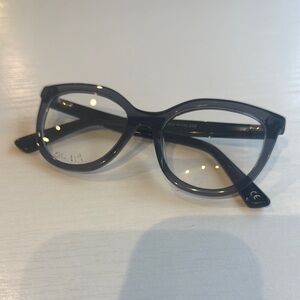 Gray Cat-Eye Frames